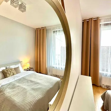 Apartmán Wola Sowinskiego - Salon, Sypialnia, Balkon, Parking *